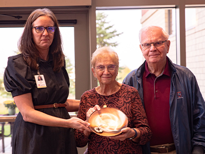 JRMC Foundation Director Lisa Jackson awards Marlene & Charles Axtman as Philanthropists of the Year.