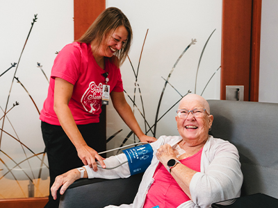 Image of Tawnya Fischer delivering care.